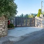 Kostas House Feriehus Faraí