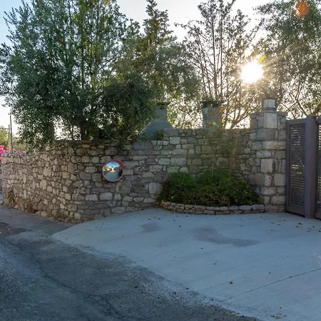 Kostas House Semesterbostad Faraí