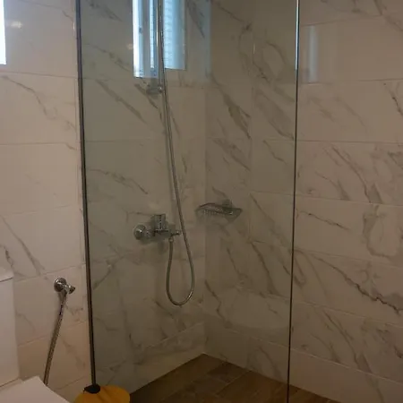 Semesterbostad Kostas House Faraí