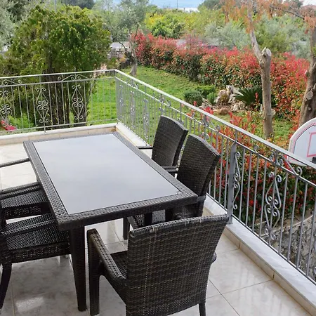 Kostas House Semesterbostad *