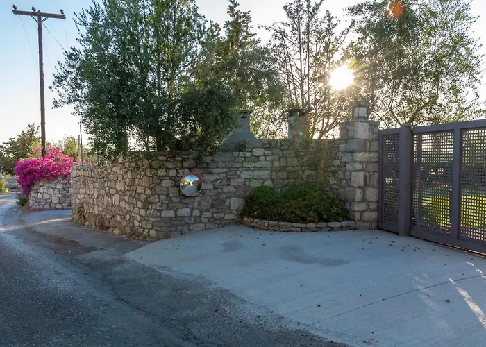 Kostas House Feriehus Faraí