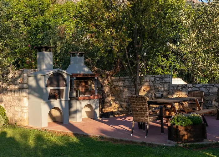 Kostas House Faraí