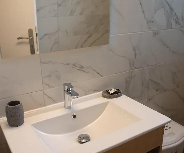 Kostas House * Faraí